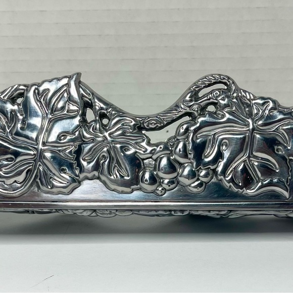 Vintage Arthur Court Collection 2002 Grape Aluminum Hollowware Cracker Tray Foot - Picture 5 of 6